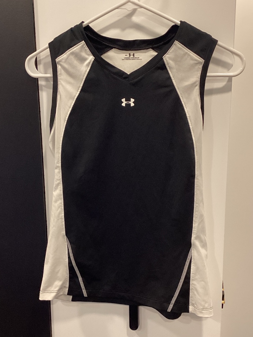 Under Armour Black and White Performance Sleeveless Tank